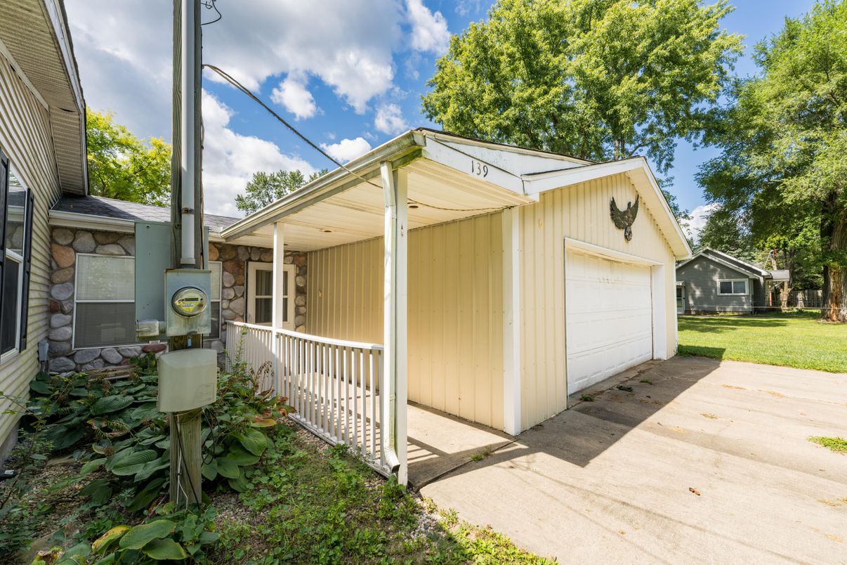 Detached Garage, Exterior