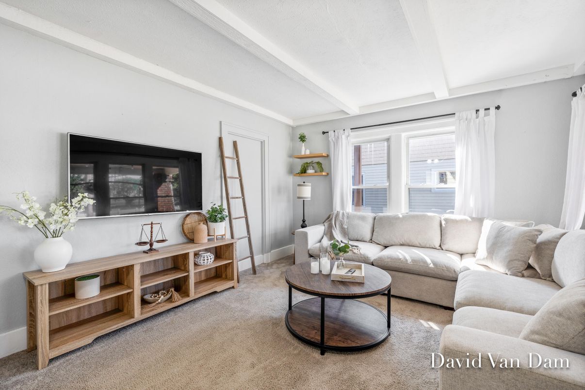 Interior, Living room, Water