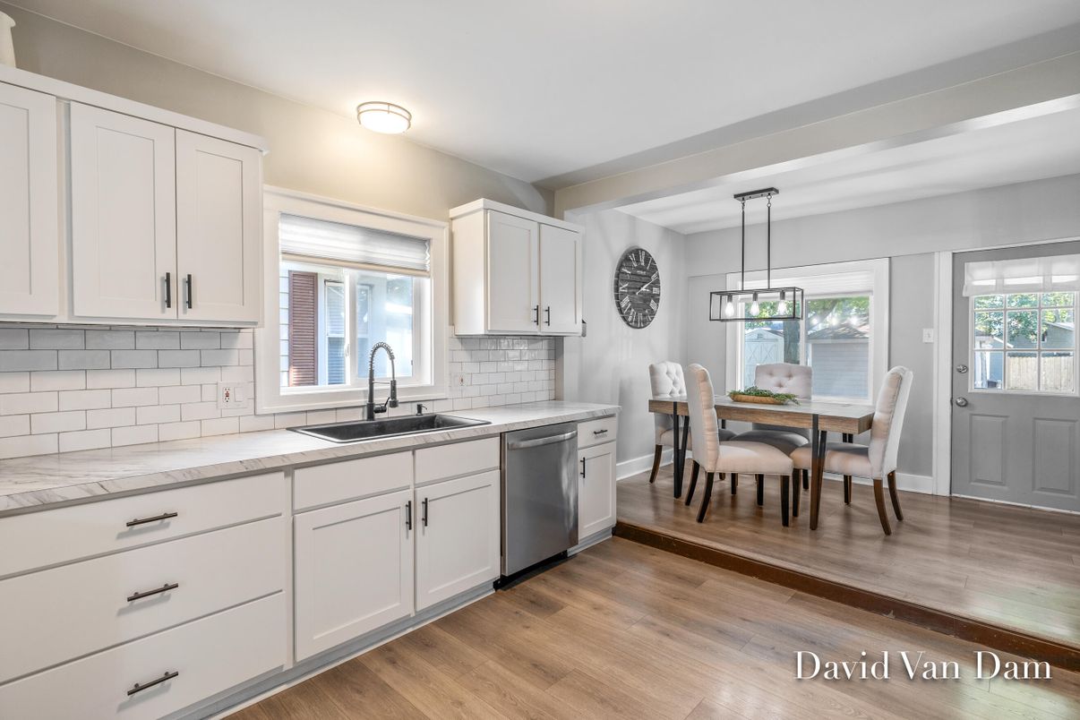 Dining room, Interior, Kitchen, Pendant Lights, Wood Texture Flooring