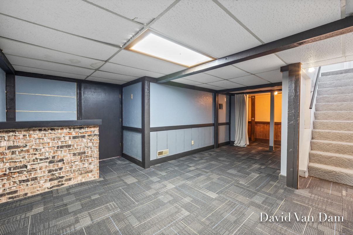 Empty room, Interior, Projection Screen