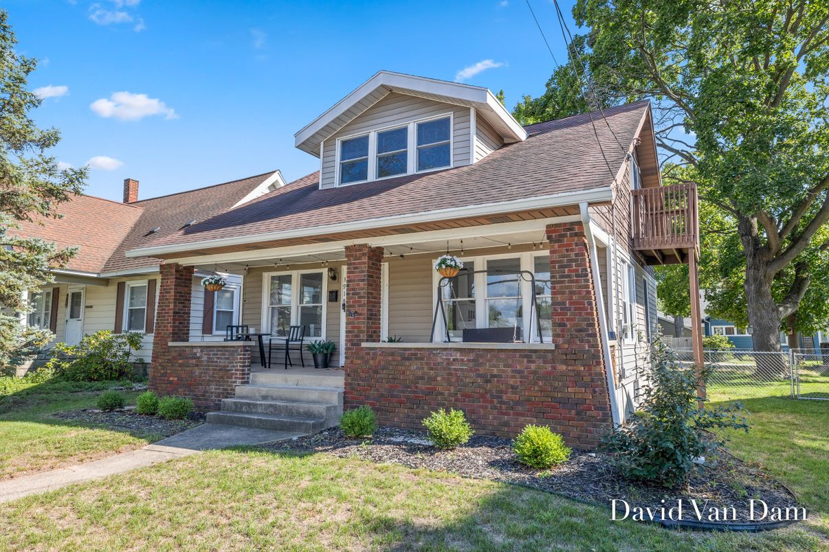Exterior, Facade, Brick Facade, Cape Cod