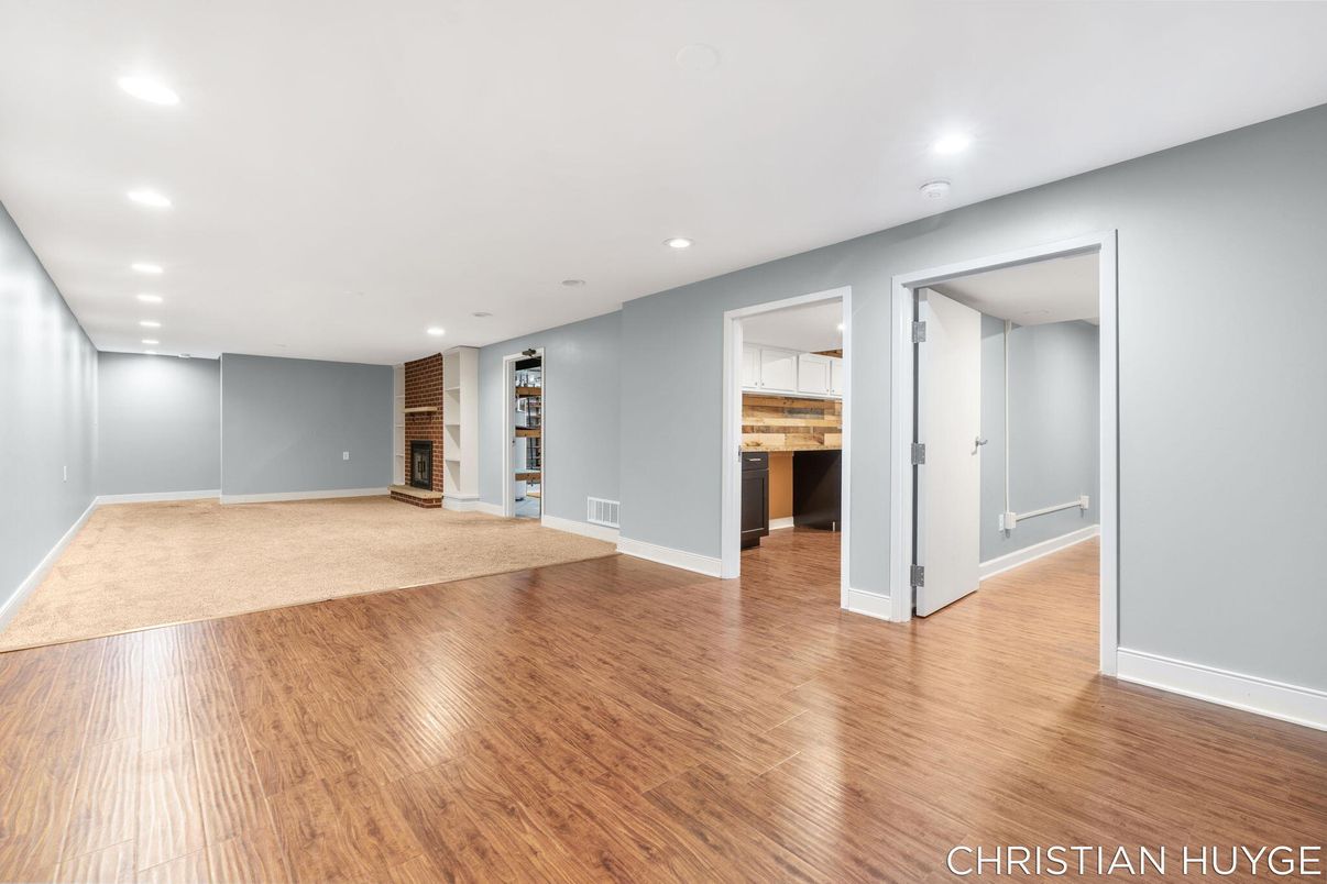 Empty room, Interior, Recessed Lighting, Wood Texture Flooring
