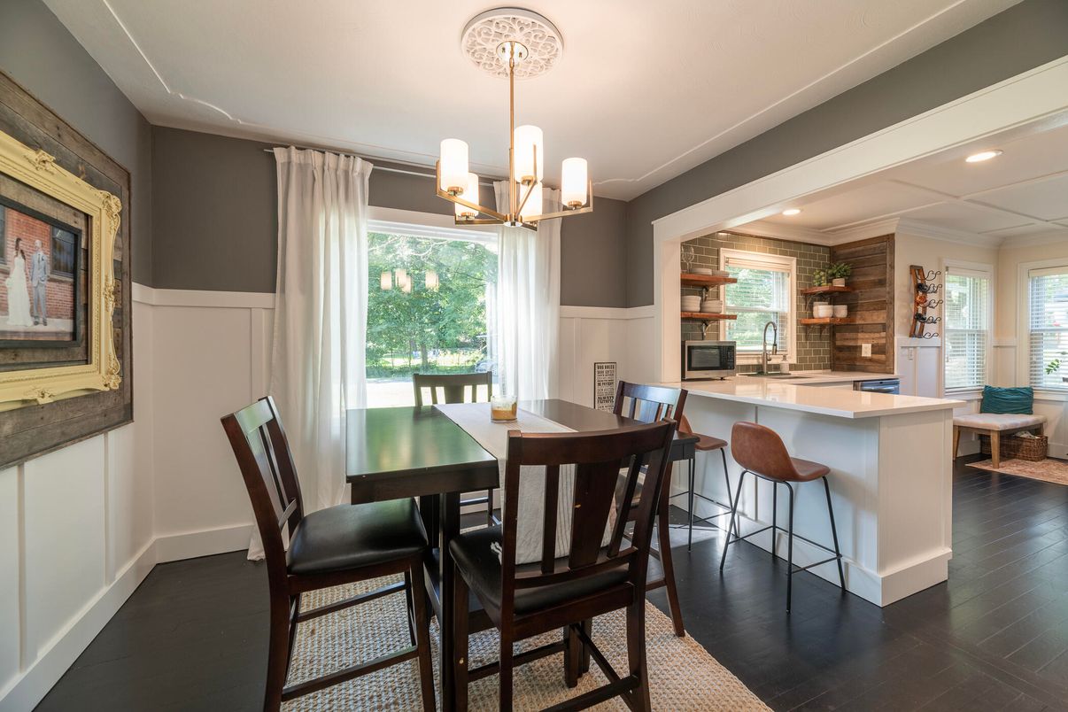 Chandelier, Dining room, Interior, Recessed Lighting, Wood Texture Flooring