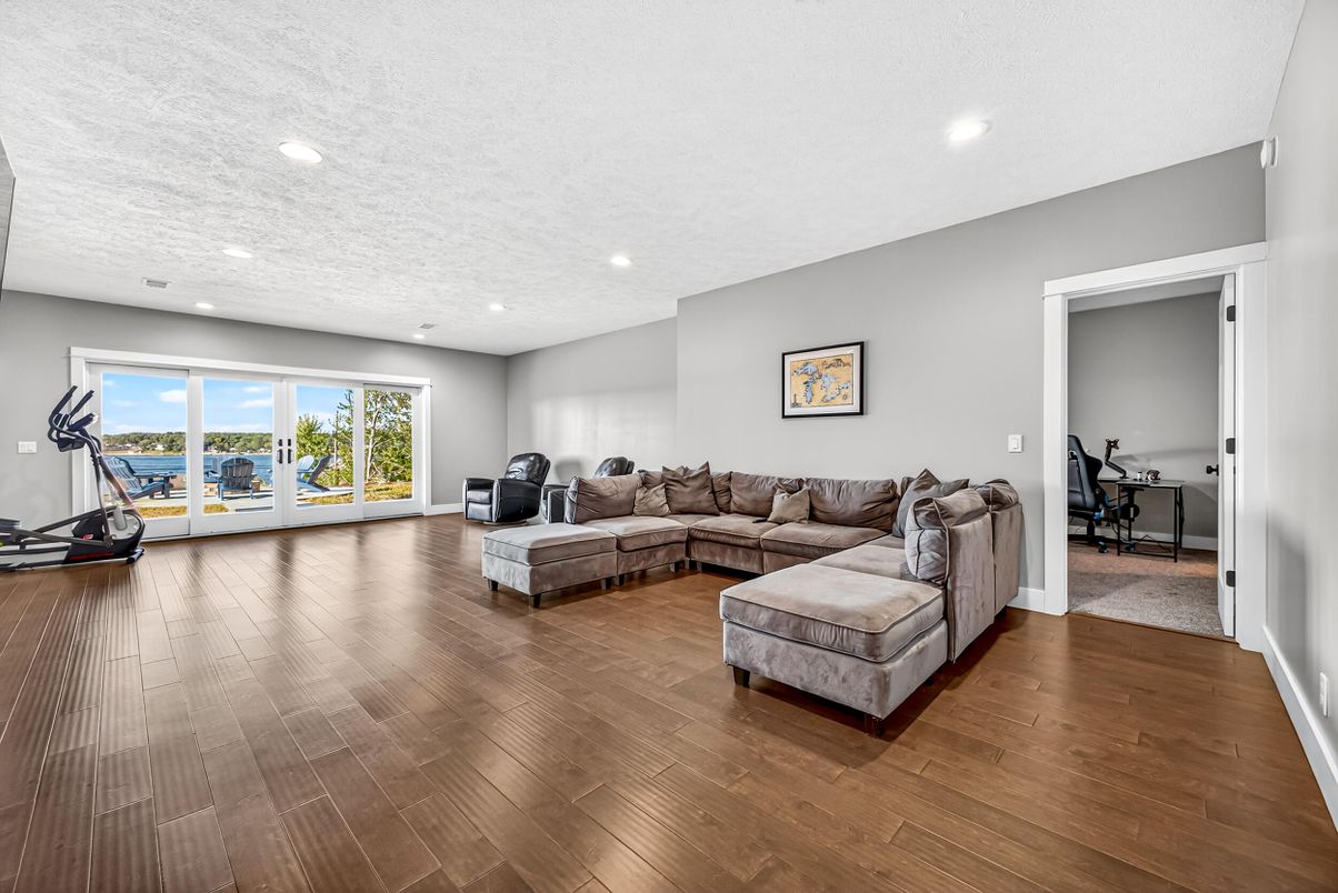 Fitness Equipment, Interior, Living room, Recessed Lighting, Water, Wood Texture Flooring