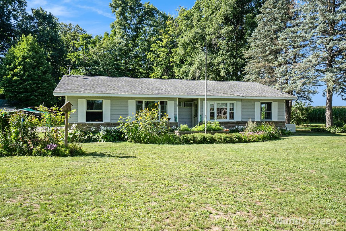 Backyard, Exterior, Facade, Ranch