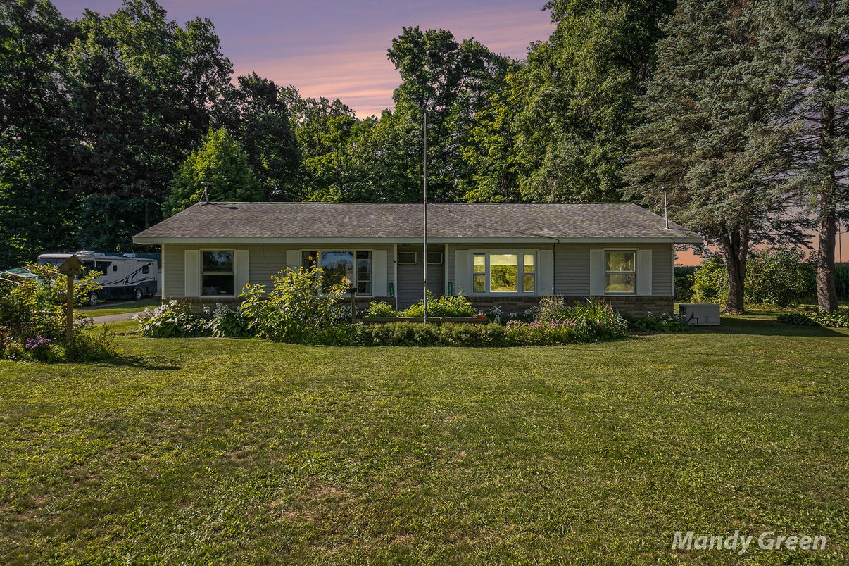 Backyard, Exterior, Facade, Ranch