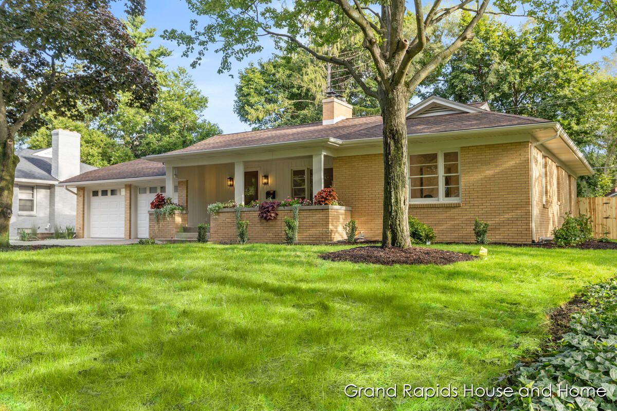 Attached, Exterior, Facade, Brick Facade, Ranch