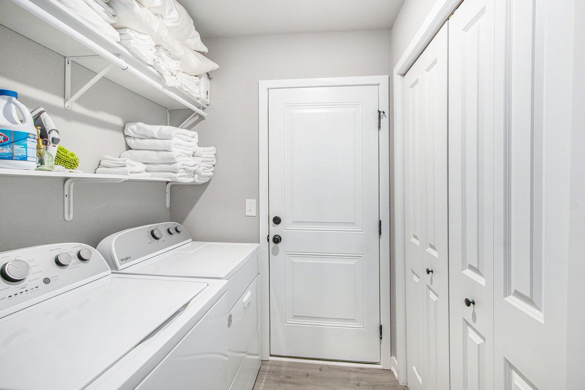 Interior, Washer, Wood Texture Flooring