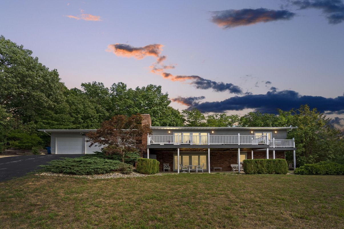 Backyard, Exterior, Facade, Modern