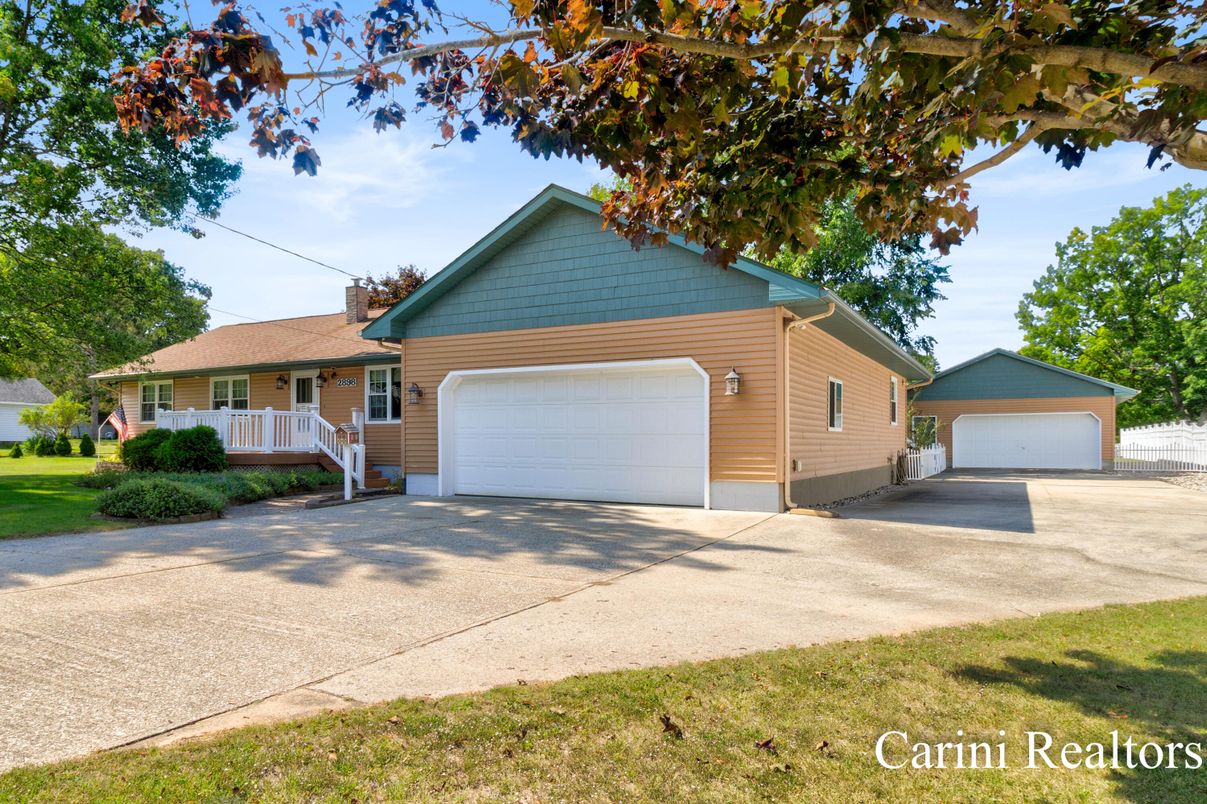 Detached Garage, Exterior
