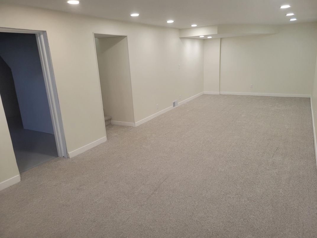 Empty room, Interior, Recessed Lighting