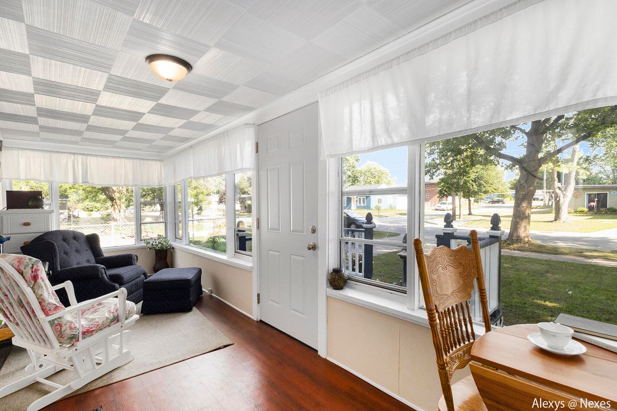 Interior, Sun Room, Wood Texture Flooring