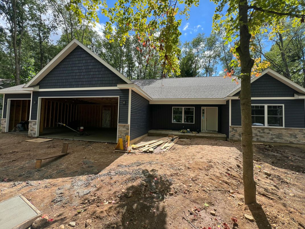 Attached, Exterior, Facade, Ranch