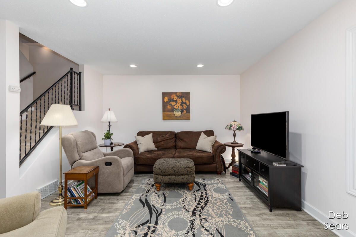 Interior, Living room, Recessed Lighting, Wood Texture Flooring