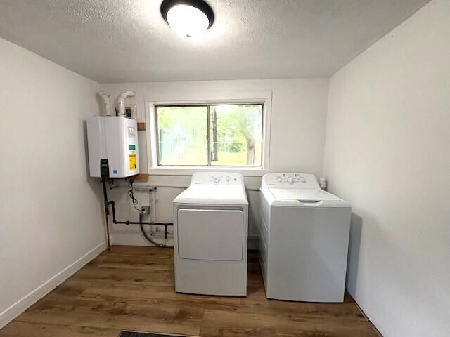 Interior, Washer, Wood Texture Flooring