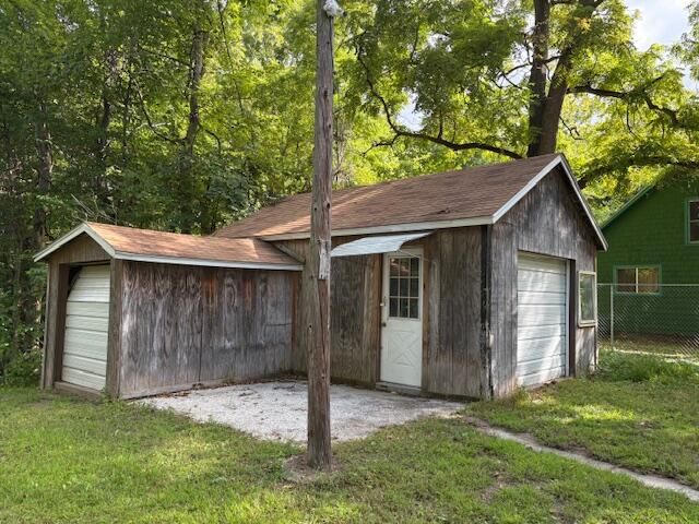 Backyard, Detached Garage, Exterior