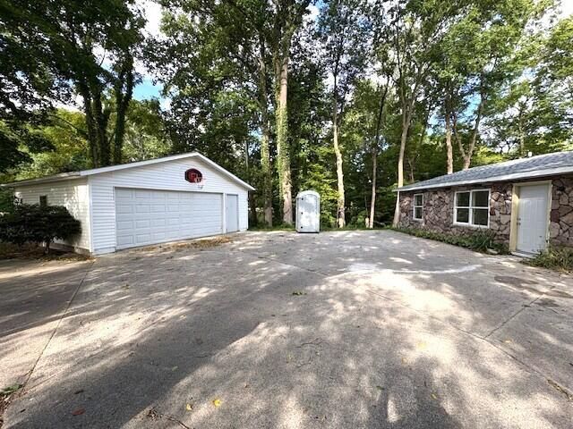 Detached Garage, Exterior