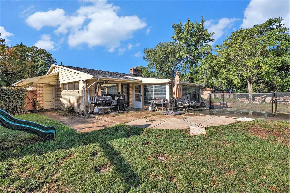 Backyard, Exterior