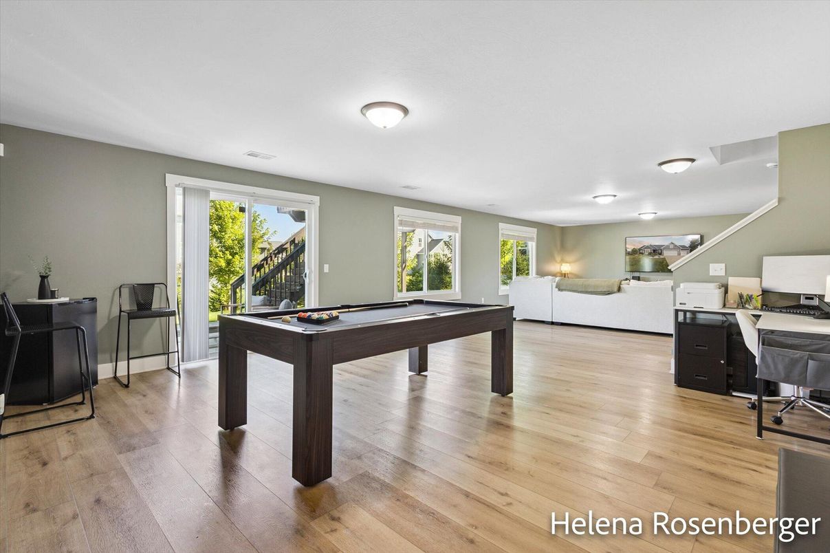 Billiard Table, Game Room, Interior, Wood Texture Flooring