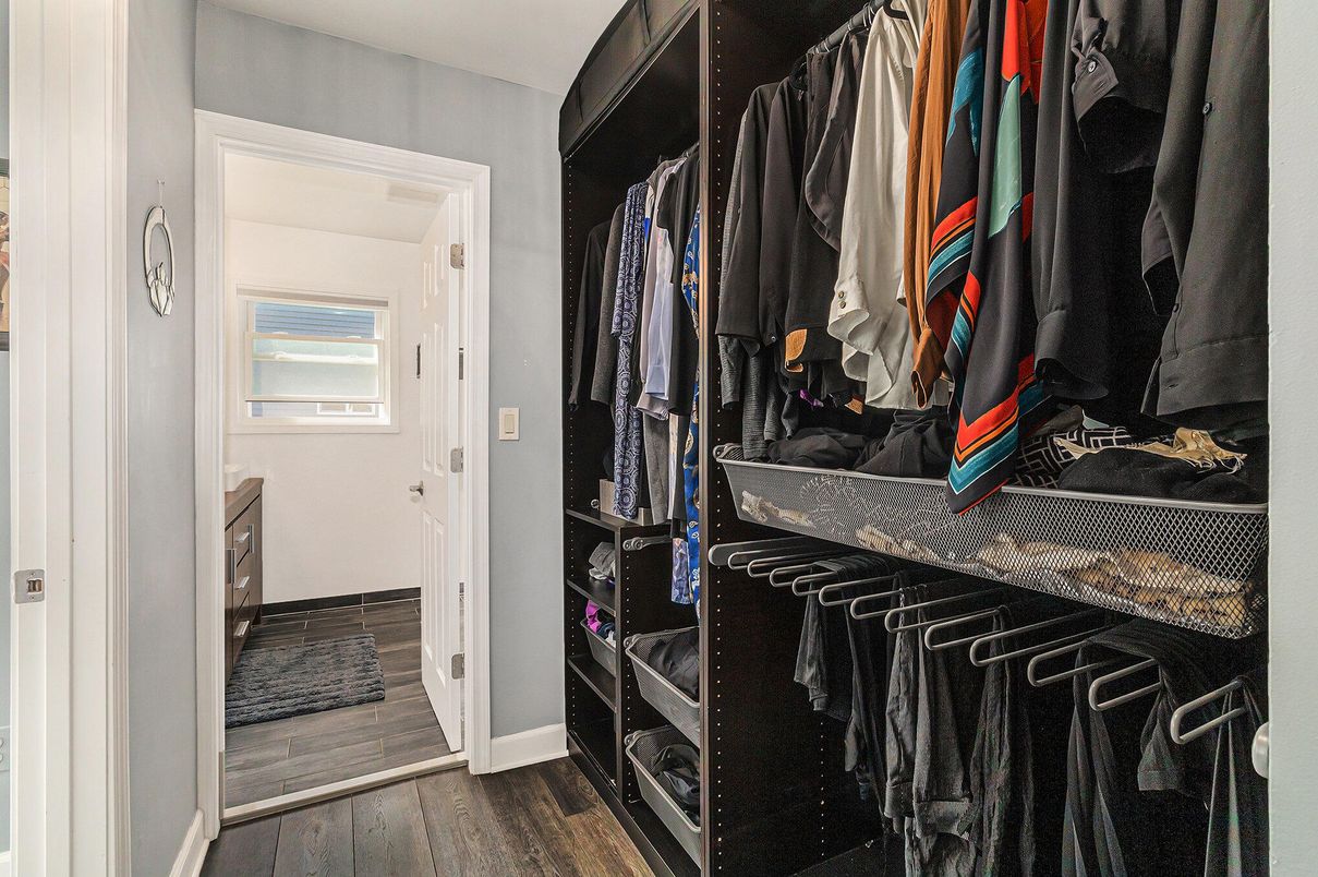 Interior, Walk-in Closets, Wood Texture Flooring