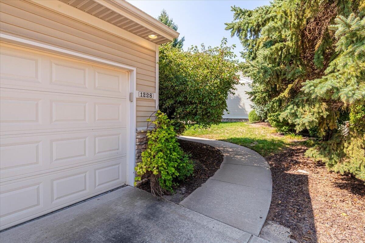 Detached Garage, Exterior