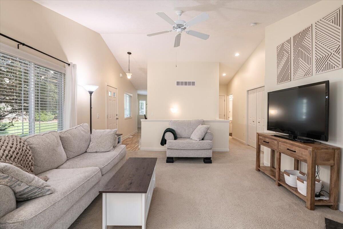 Interior, Living room, Pendant Lights, Recessed Lighting
