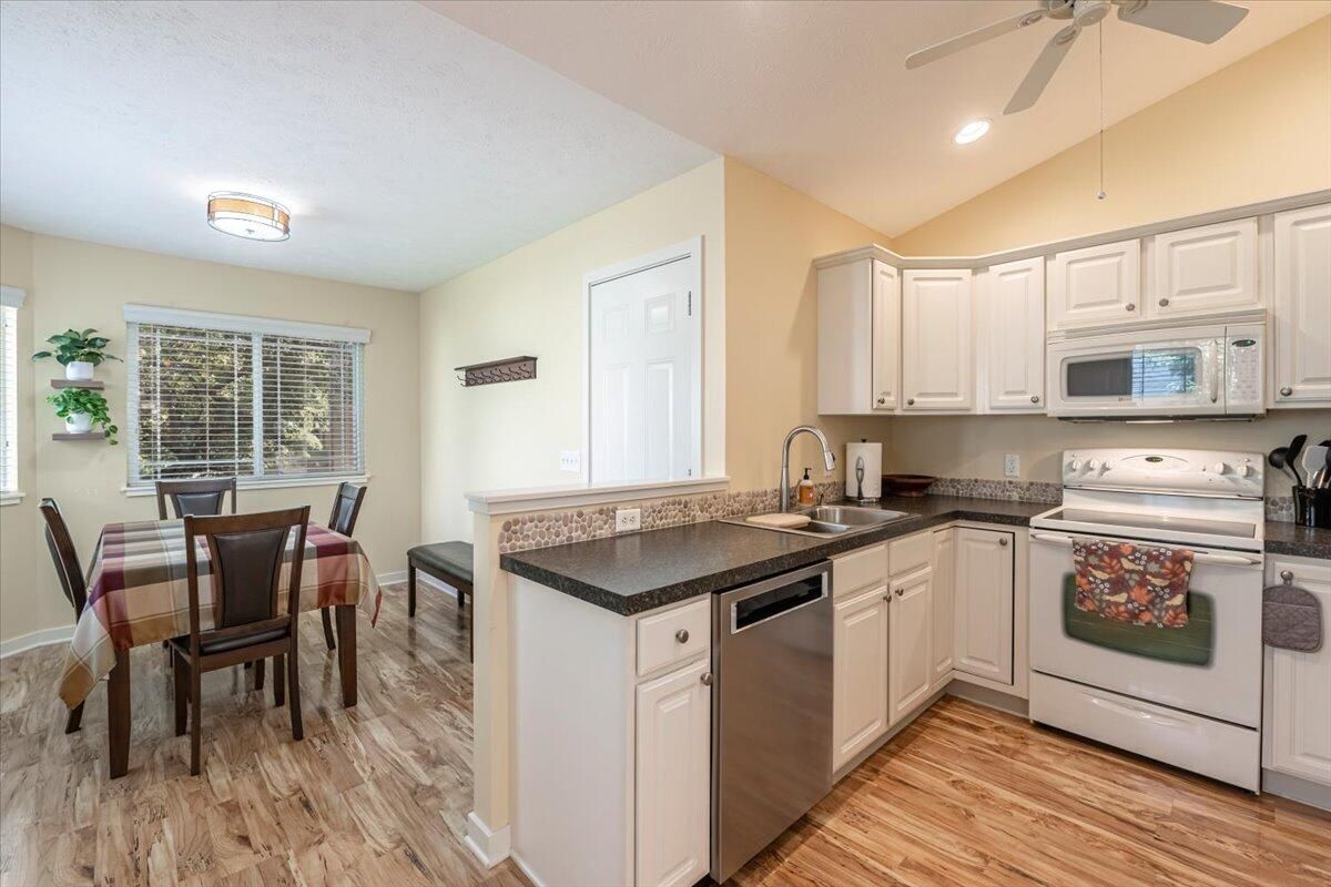 Dining room, Interior, Kitchen, Recessed Lighting, Wood Texture Flooring