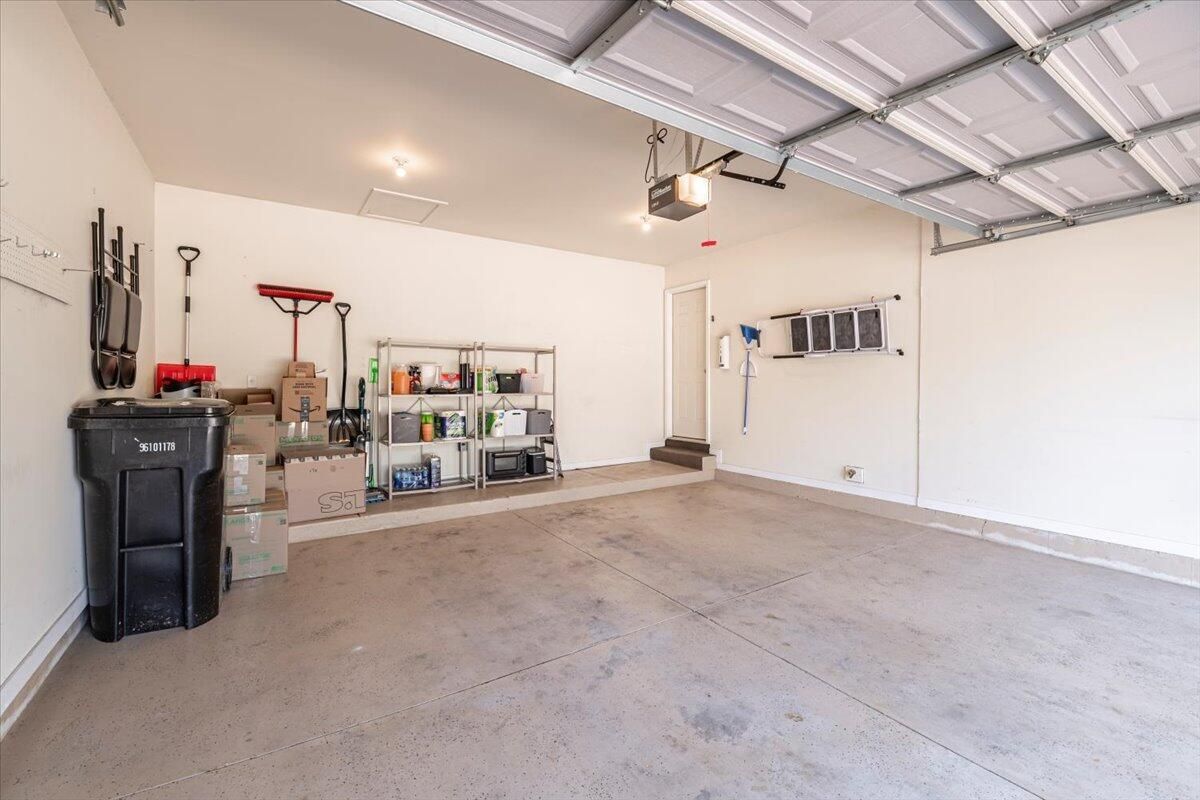 Garage, Interior