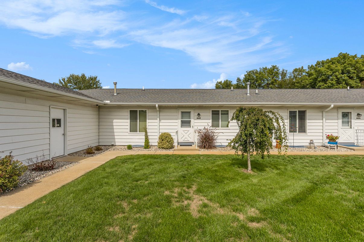 Backyard, Exterior, Facade, Ranch