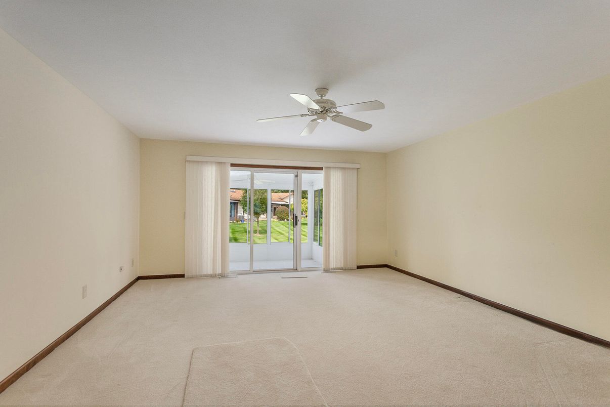 Empty room, Interior