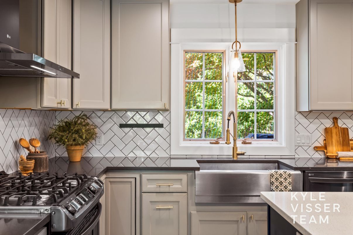 Interior, Kitchen, Pendant Lights, Stainless Steel Appliances