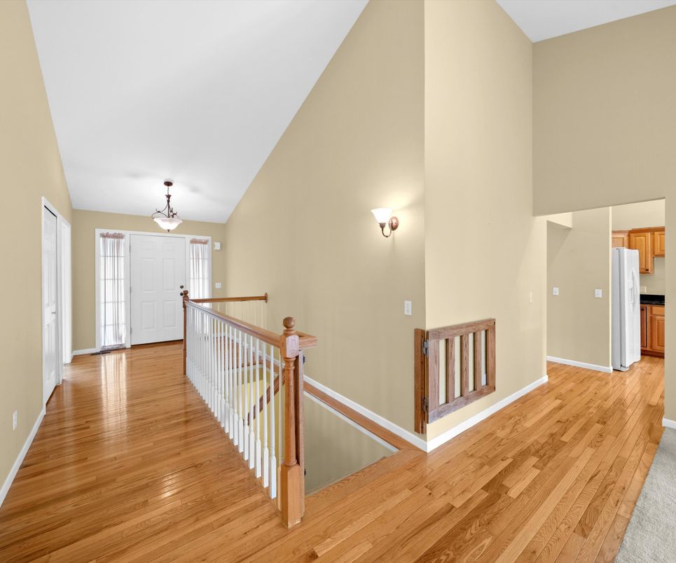 Interior, Pendant Lights, Wood Texture Flooring