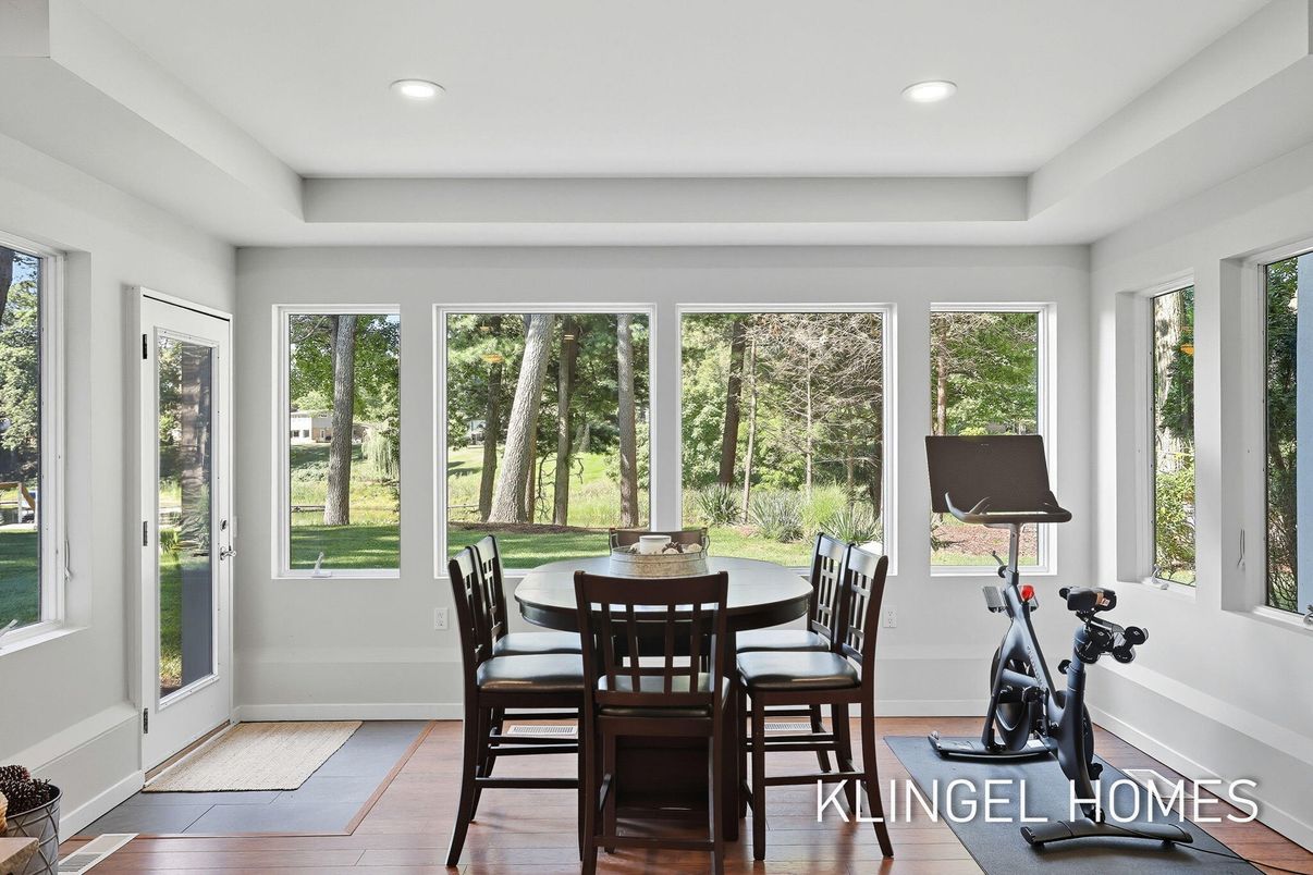 Dining room, Fitness Equipment, Interior, Recessed Lighting, Wood Texture Flooring