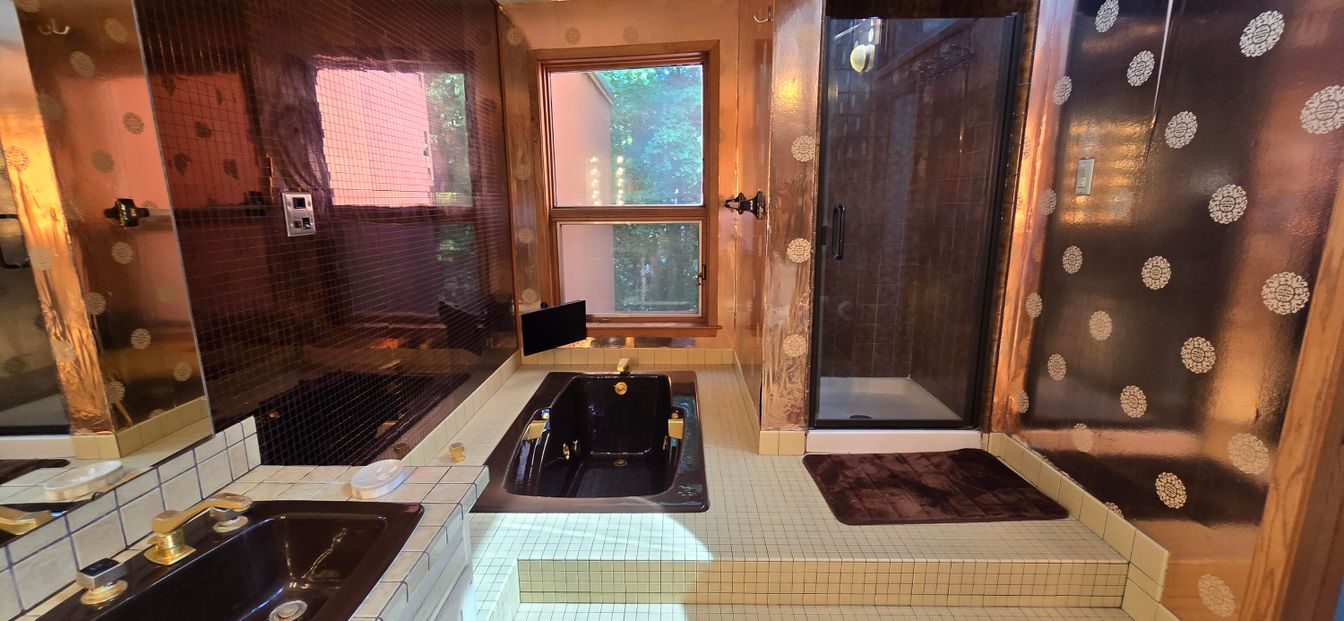 Bathroom, Interior, Tile Countertops