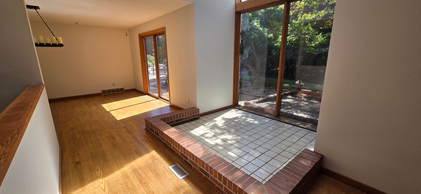 Interior, Pendant Lights, Wood Texture Flooring