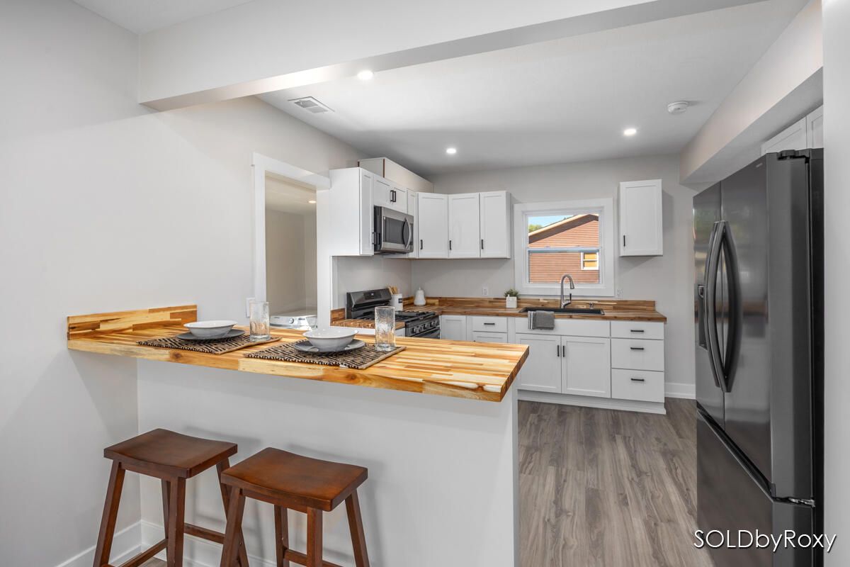 Interior, Kitchen, Recessed Lighting, Wood Texture Flooring