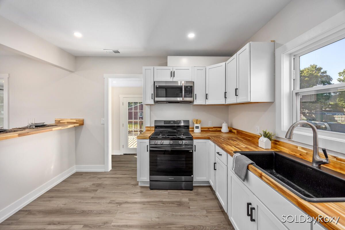 Interior, Kitchen, Recessed Lighting, Wood Texture Flooring