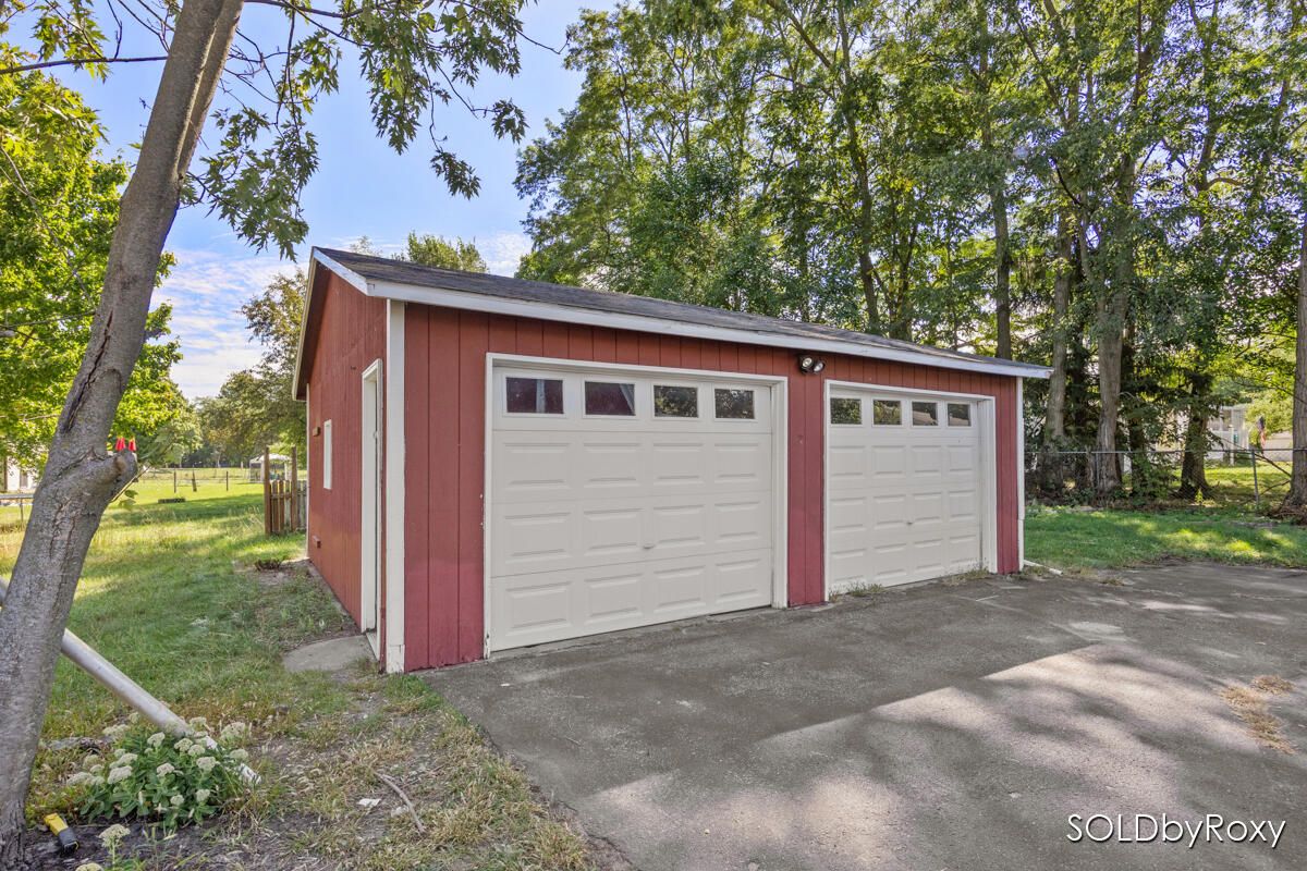 Detached Garage, Exterior