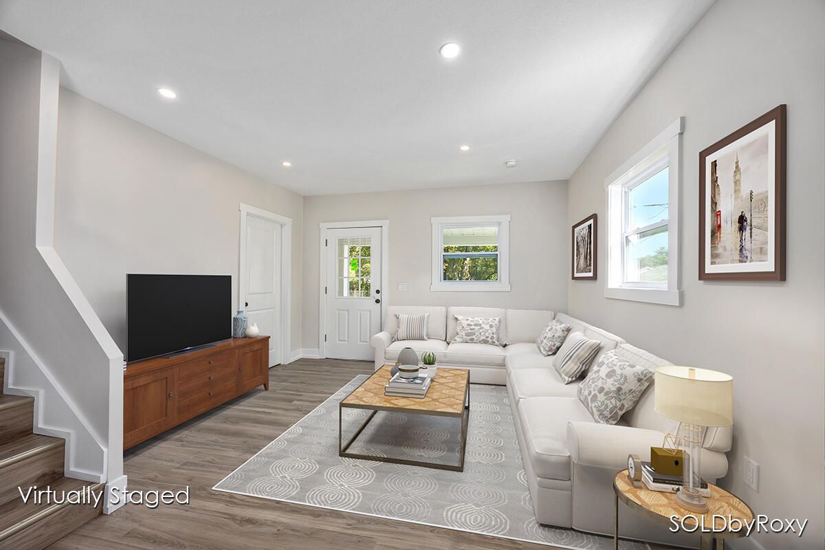 Interior, Living room, Recessed Lighting, Wood Texture Flooring