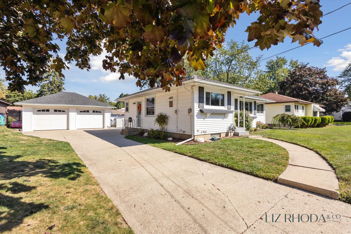 Backyard, Detached Garage, Exterior