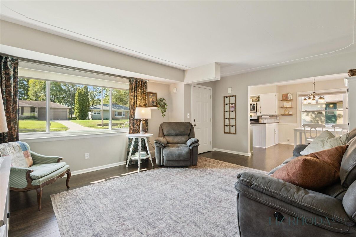 Interior, Living room, Pendant Lights, Wood Texture Flooring