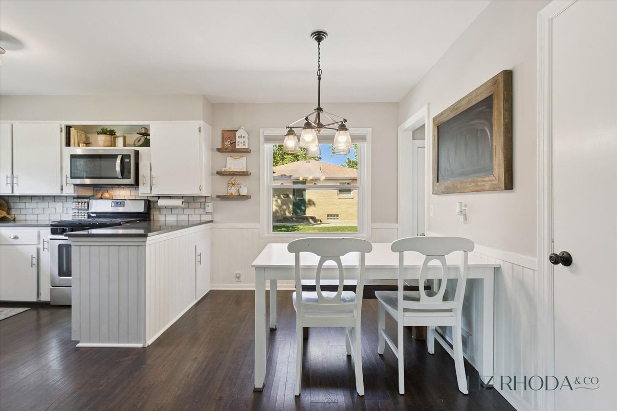Dining room, Interior, Kitchen, Pendant Lights, Stainless Steel Appliances, Wood Texture Flooring