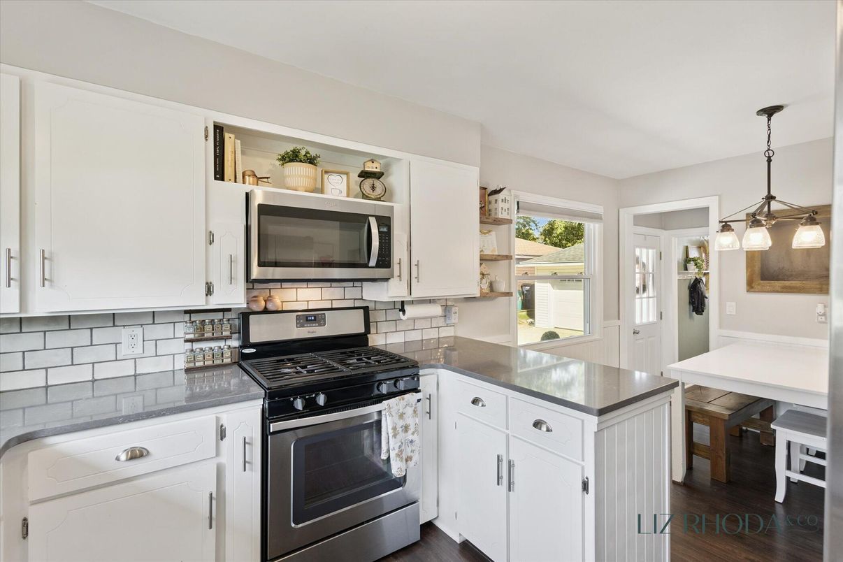 Interior, Kitchen, Pendant Lights, Wood Texture Flooring