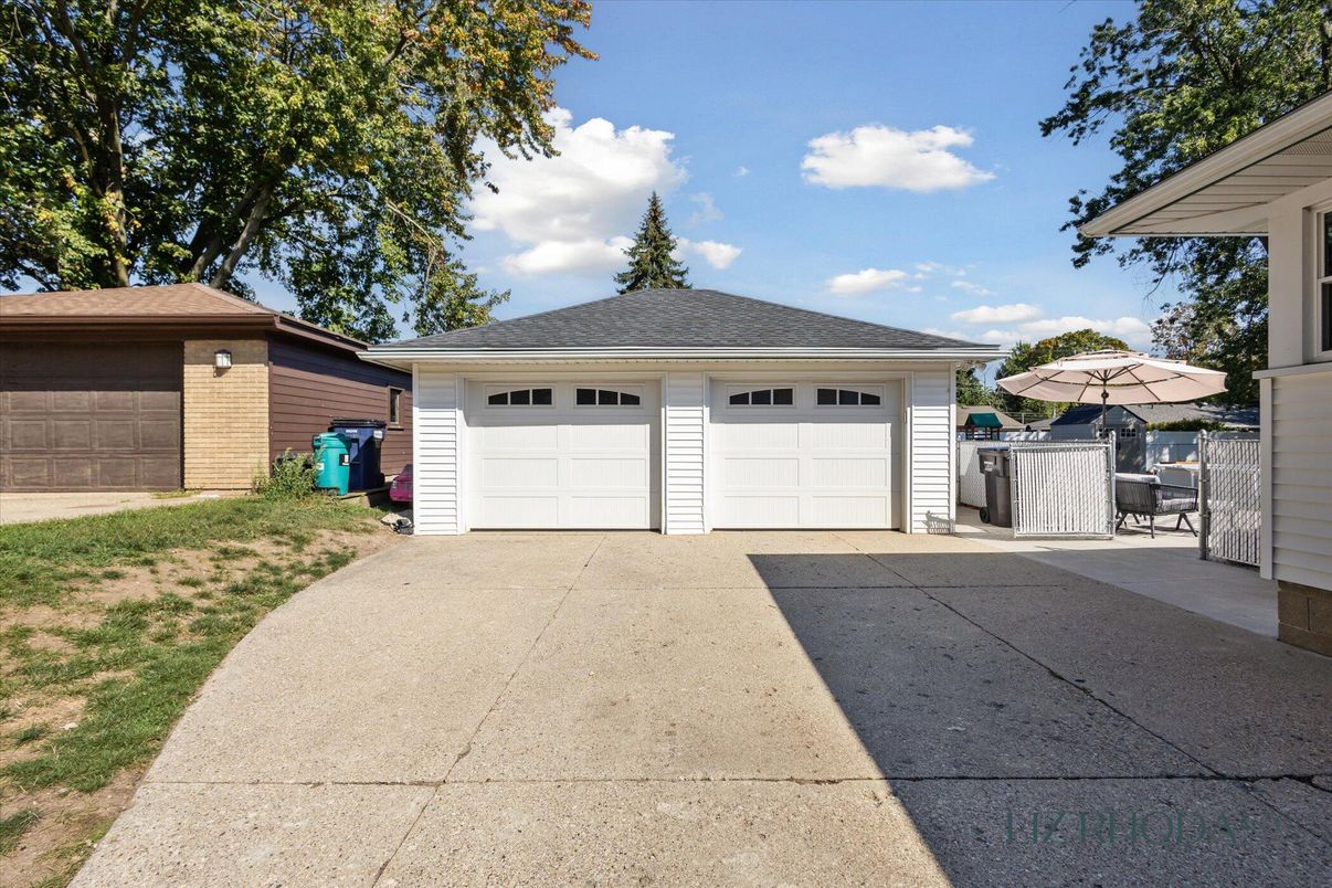 Detached Garage, Exterior