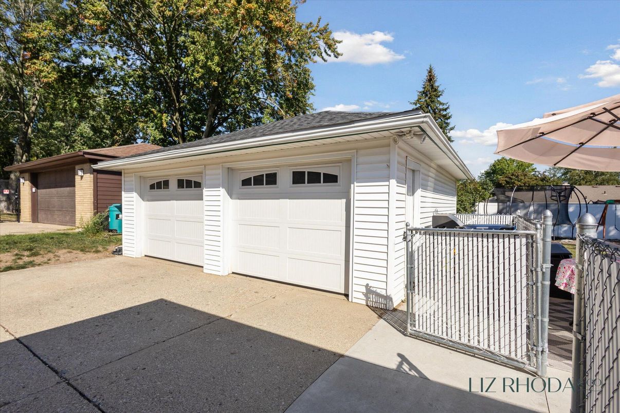 Detached Garage, Exterior