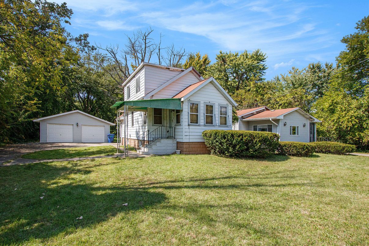 Backyard, Detached Garage, Exterior