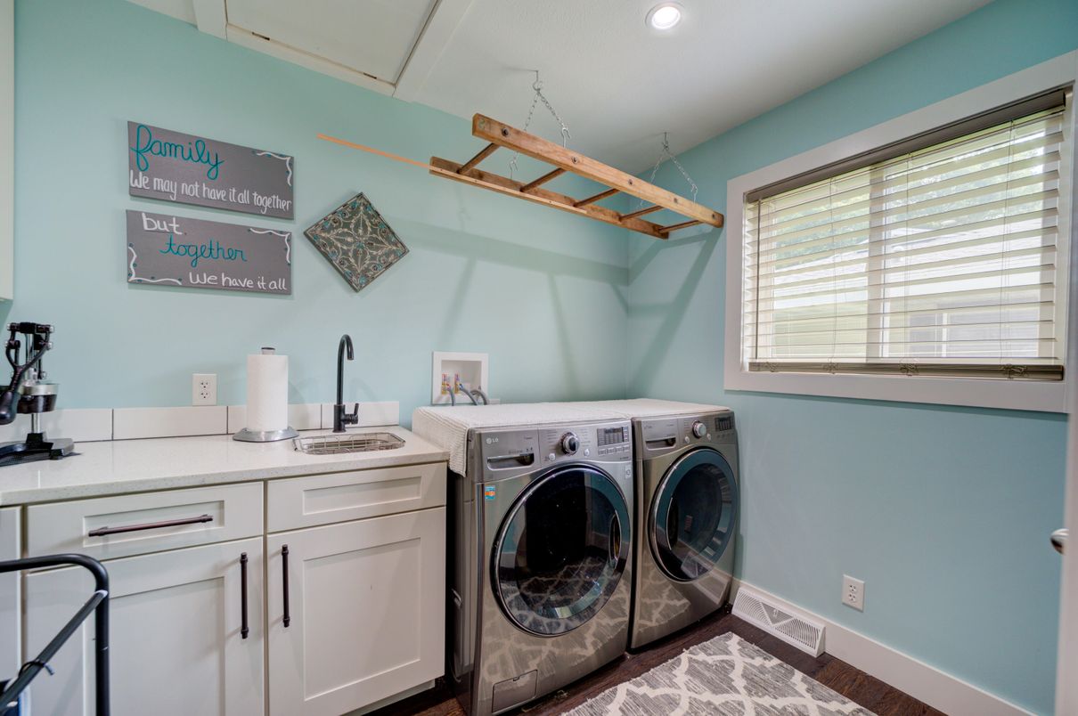 Interior, Recessed Lighting, Washer, Wood Texture Flooring