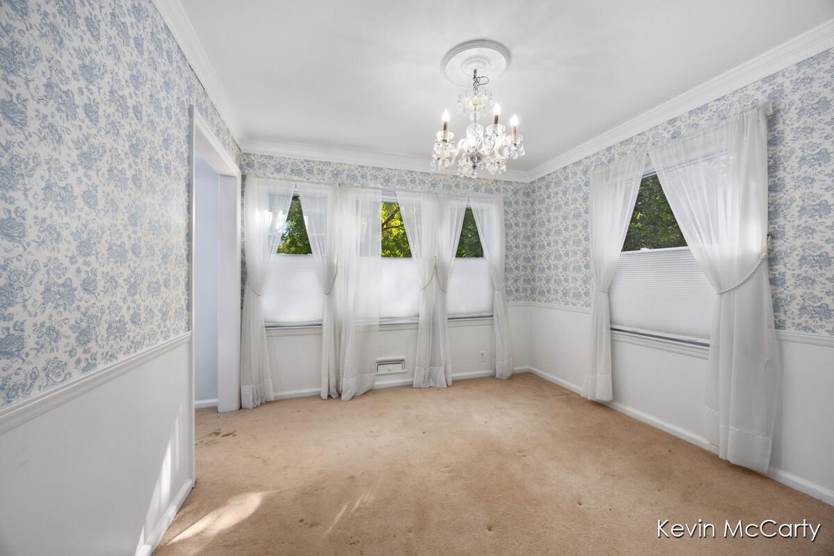 Chandelier, Empty room, Interior