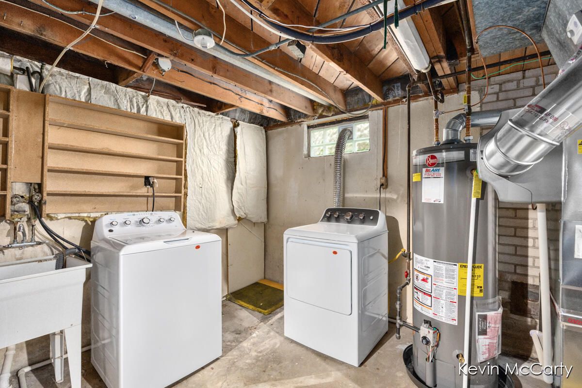 Interior, Washer, Wooden Beams