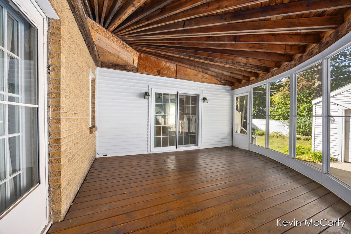 Empty room, Interior, Wooden Beams, Wooden Ceilings, Wood Texture Flooring